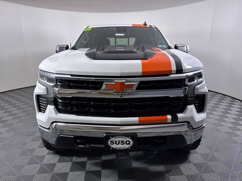Used 2023 Chevrolet Silverado 1500 LT AWD/4WD image 3
