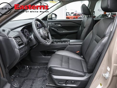 Used 2024 Nissan Rogue SV w/ SV Premium Package FWD image 14