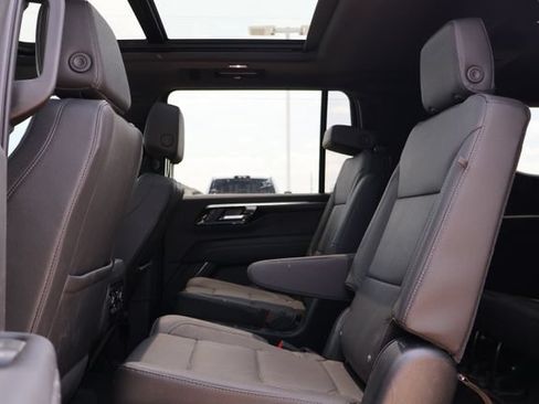 Used 2026 Chevrolet Suburban Z71 w/ Comfort Package AWD/4WD image 8