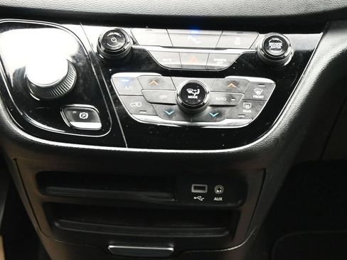 Used 2020 Chrysler Pacifica Touring w/ S Appearance Package FWD image 20
