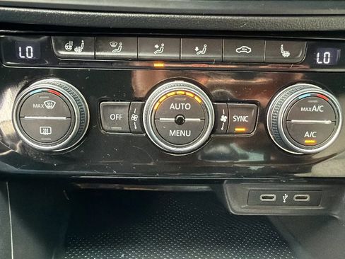 Used 2020 Volkswagen Jetta R-Line w/ R-Line Cold Weather Package FWD image 19