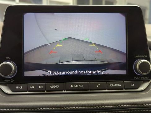 Used 2023 Nissan Rogue SV image 16