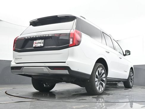 Used 2025 Ford Expedition Platinum w/ Driver's Package AWD/4WD image 29