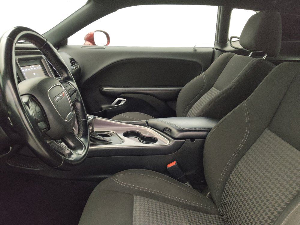 Used 2021 Dodge Challenger SXT w/ Driver Convenience Group RWD image 17