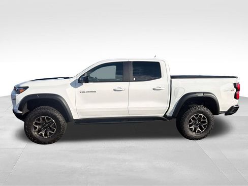 Used 2024 Chevrolet Colorado ZR2 w/ ZR2 Convenience Package III AWD/4WD image 2