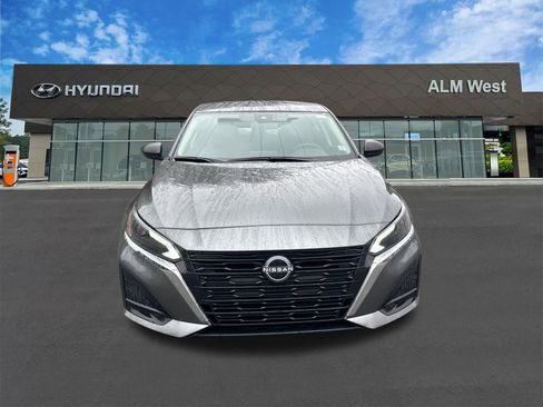 Used 2025 Nissan Altima 2.5 SV image 2