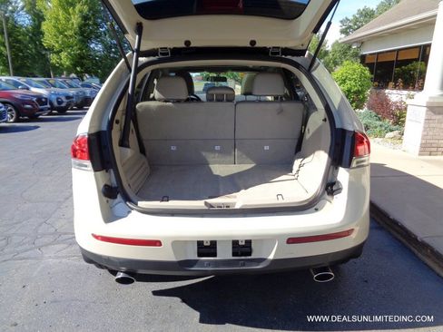 Used 2015 Lincoln MKX AWD w/ Equipment Group 102A image 23
