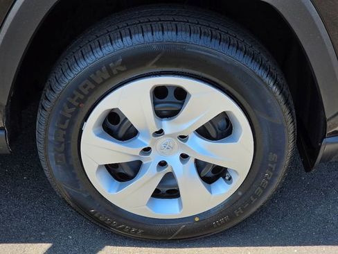 Used 2023 Toyota RAV4 LE AWD/4WD image 9