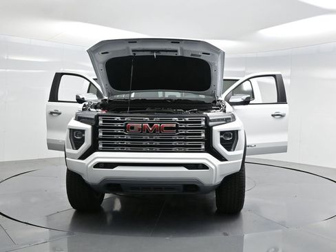 Used 2024 GMC Canyon Denali image 30