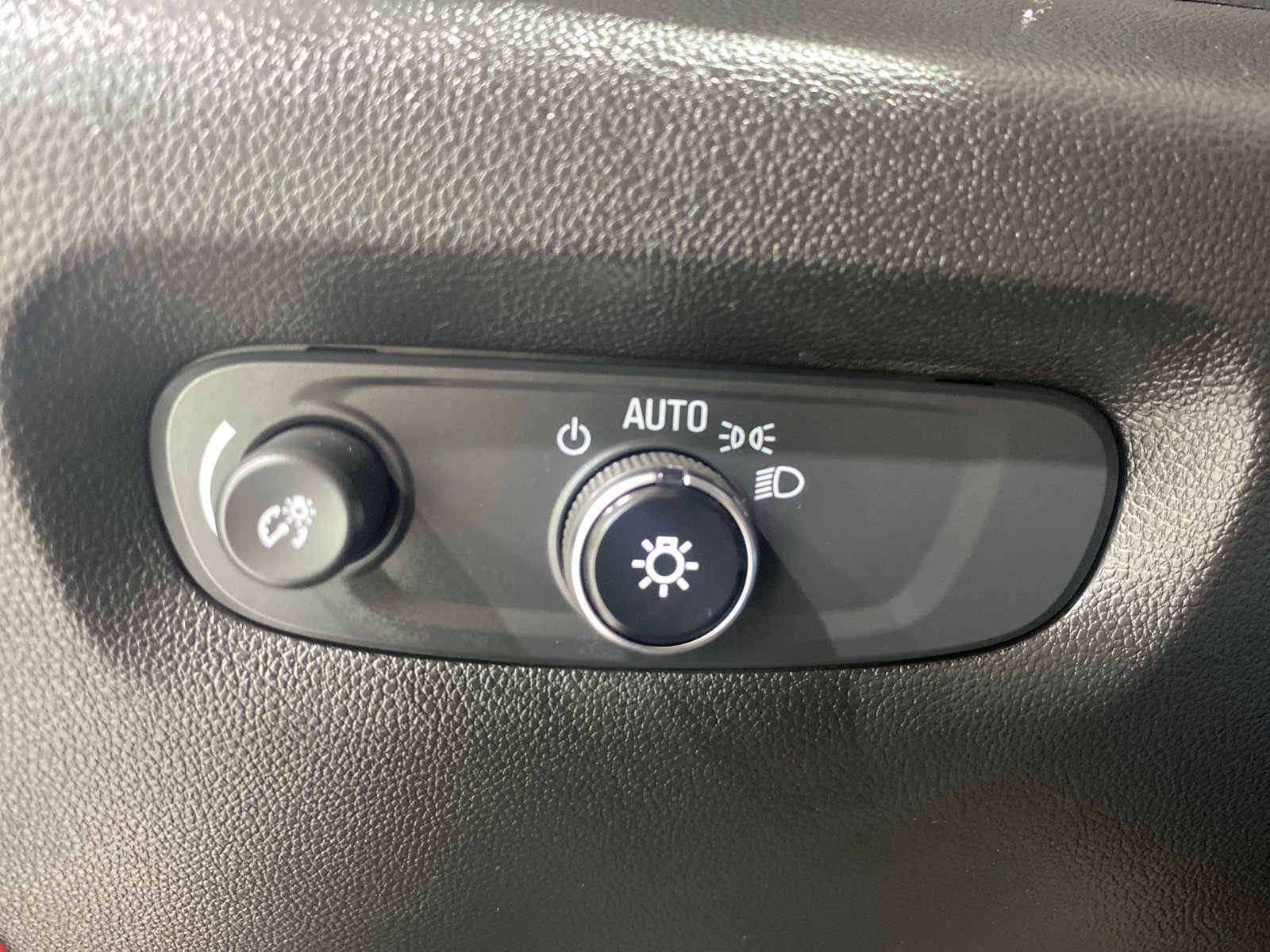 Used 2023 Chevrolet Traverse LT w/ LPO, Floor Liner Package AWD/4WD image 29