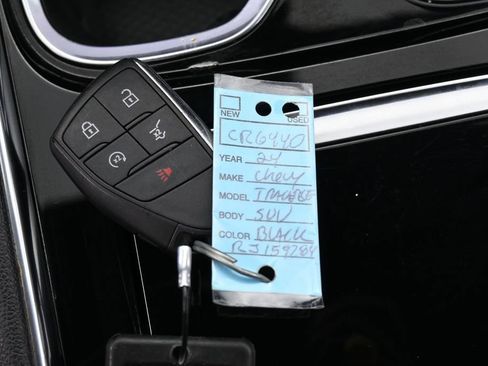 Used 2024 Chevrolet Traverse LT FWD image 27