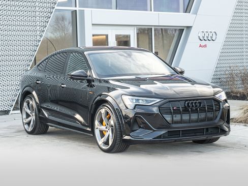 Certified 2022 Audi e-tron S Prestige w/ Prestige Package image 2