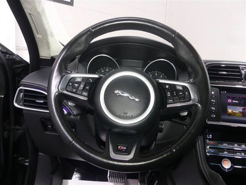 Used 2018 Jaguar F-PACE S AWD/4WD image 31