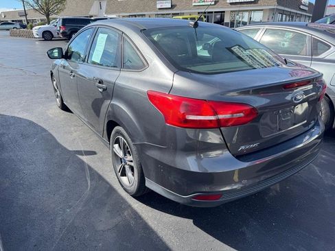 Used 2017 Ford Focus SE FWD image 5