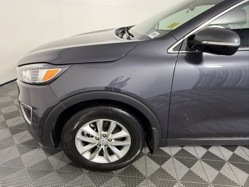 Used 2018 Kia Sorento FWD image 12