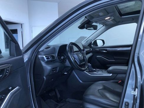 Used 2021 Toyota Highlander Limited image 10