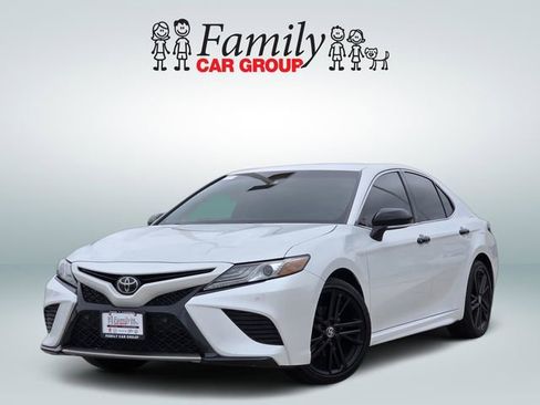 Used 2018 Toyota Camry XSE image 1