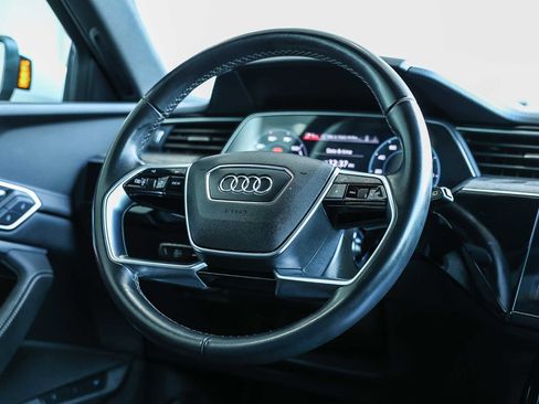 Used 2022 Audi e-tron Premium Plus w/ Premium Plus Package image 21