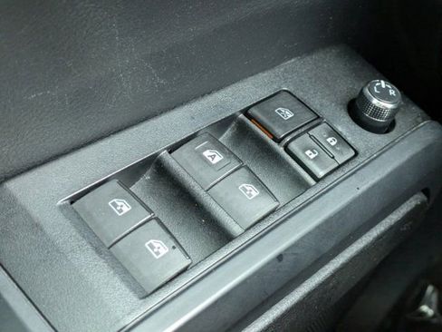 Used 2017 Toyota Tacoma SR RWD image 18