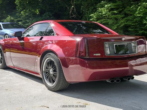 Used 2006 Cadillac XLR RWD image 16