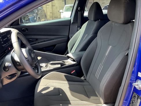 Used 2025 Hyundai Elantra Sport FWD image 9