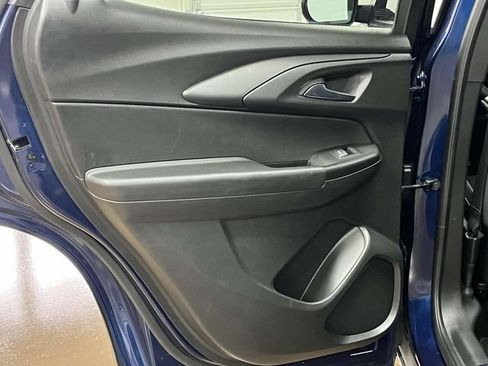 Used 2022 Chevrolet TrailBlazer LT FWD image 16