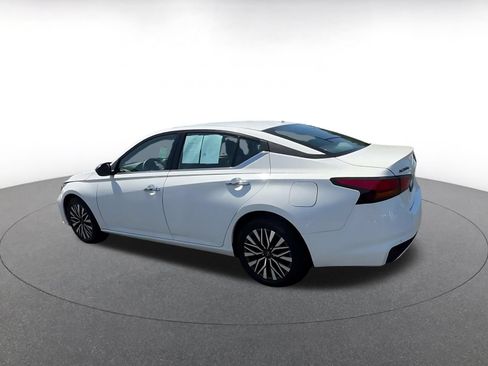Used 2025 Nissan Altima 2.5 SV FWD image 10