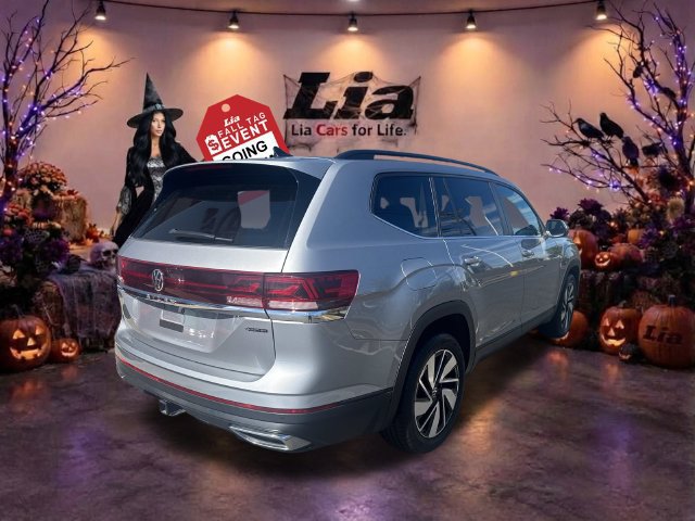 Used 2025 Volkswagen Atlas SE AWD/4WD image 3