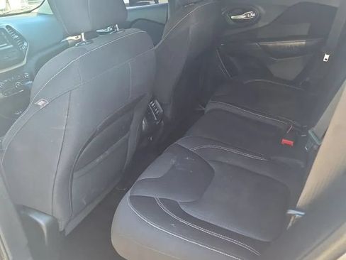 Used 2015 Jeep Cherokee Latitude AWD/4WD image 12
