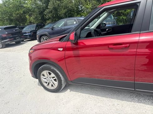 Used 2023 Hyundai Venue SE FWD image 10