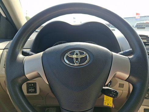 Used 2011 Toyota Corolla LE FWD image 19