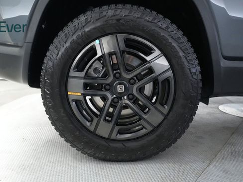 Used 2025 Rivian R1S Adventure image 22