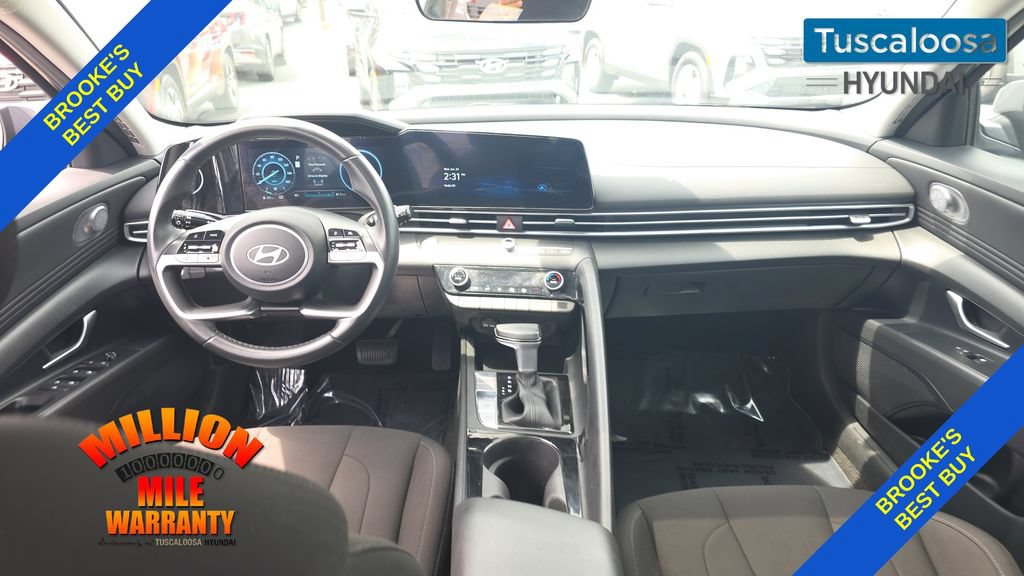 Used 2025 Hyundai Elantra SEL FWD image 26