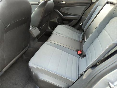 Used 2025 Volkswagen Jetta SE FWD image 12