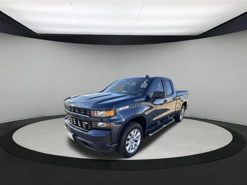 Used 2019 Chevrolet Silverado 1500 Custom w/ Custom Value Package image 3