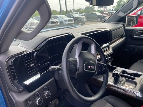 Used 2023 GMC Sierra 1500 Elevation w/ Preferred Package AWD/4WD image 2