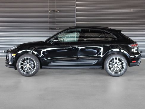 Certified 2026 Porsche Macan AWD/4WD image 2