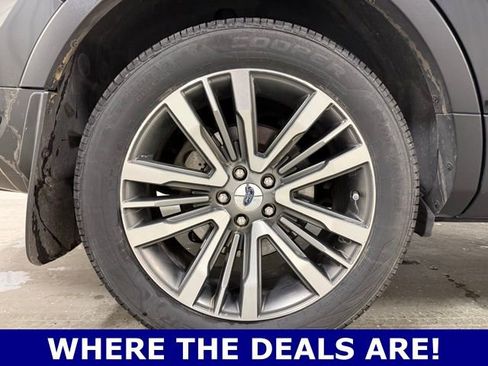 Used 2018 Ford Explorer Platinum image 25