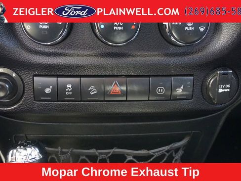 Used 2012 Jeep Wrangler Unlimited Sahara w/ Dual Top Group AWD/4WD image 19