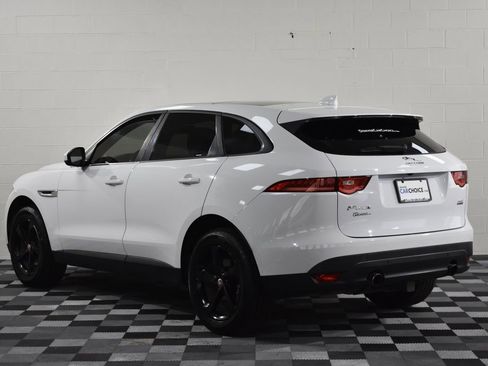 Used 2018 Jaguar F-PACE Premium image 3