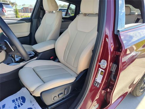 Certified 2025 BMW X4 xDrive30i image 18