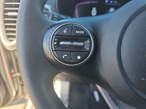Used 2024 Kia Soul LX w/ Option Group 015 FWD image 16
