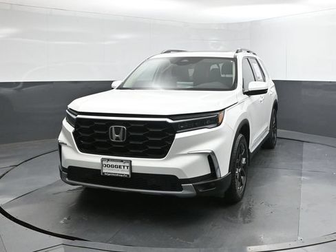 Certified 2025 Honda Pilot Touring image 22