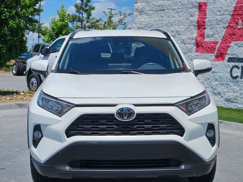 Used 2021 Toyota RAV4 XLE FWD image 2