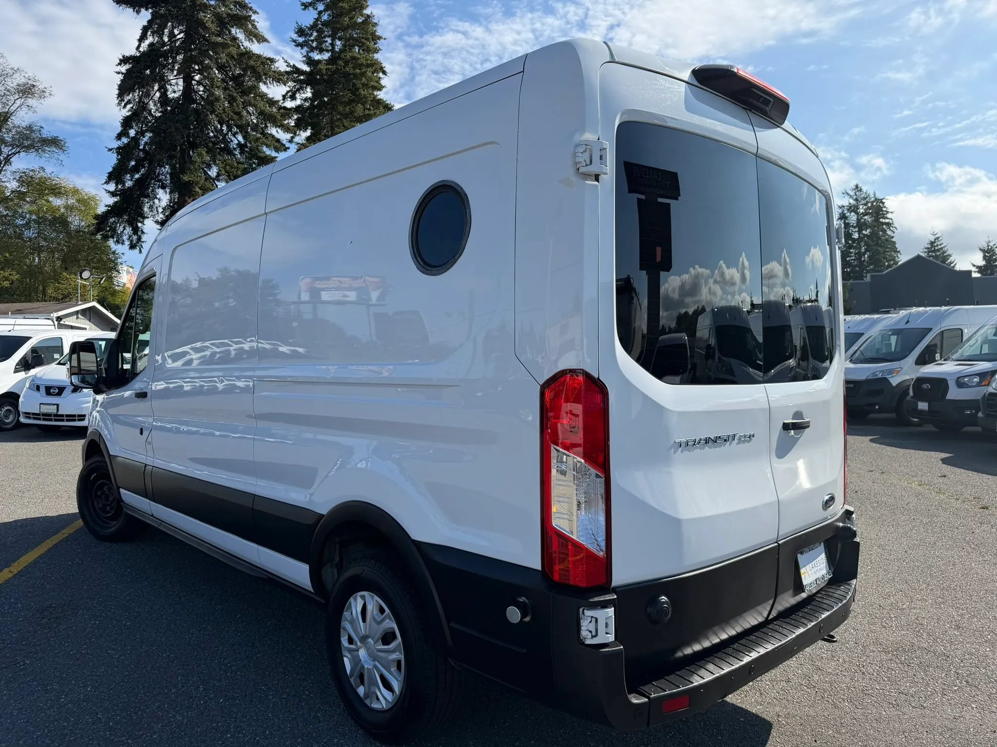 Used 2023 Ford Transit 250 Medium Roof w/ Exterior Upgrade Package RWD image 8