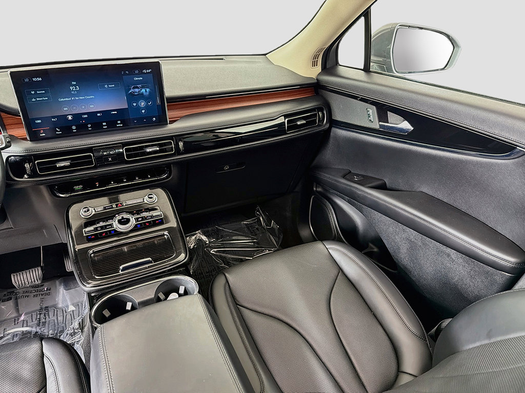 Used 2023 Lincoln Nautilus Reserve AWD/4WD image 31