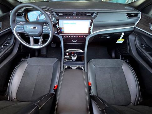 New 2026 Jeep Grand Cherokee L 4WD image 9