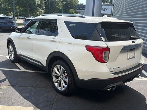 Certified 2023 Ford Explorer Platinum w/ Technology Package AWD/4WD image 3