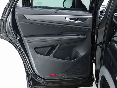 New 2026 Volkswagen Atlas Cross Sport SE image 17