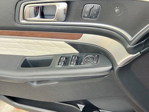Used 2016 Ford Explorer Platinum image 23